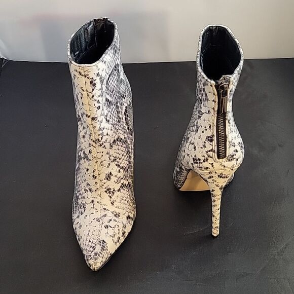 SHOEDAZZLE POINTED TOE STILETTOS BACK ZIPPER CLOSURE WOMEN"S HEELED ANKLE BOOT - Picture 4 of 14